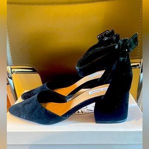 Steve Madden Dainna Black suede heel 9
